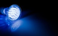 Una descarga de luz azul es prometedora contra las manchas de comida y sudor