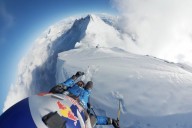 Un alpinista polaco escaló el Monte Everest y lo bajó esquiando y sin oxigeno suplementario