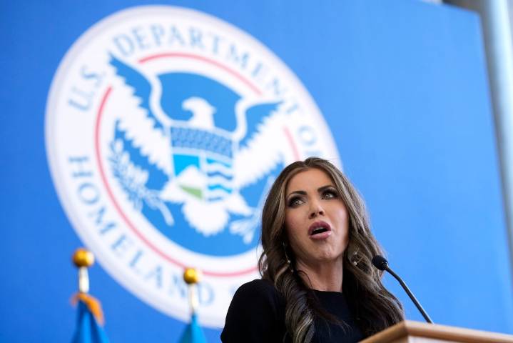 USCIS podrá detener y deportar a inmigrantes que soliciten Green Card y otras visas