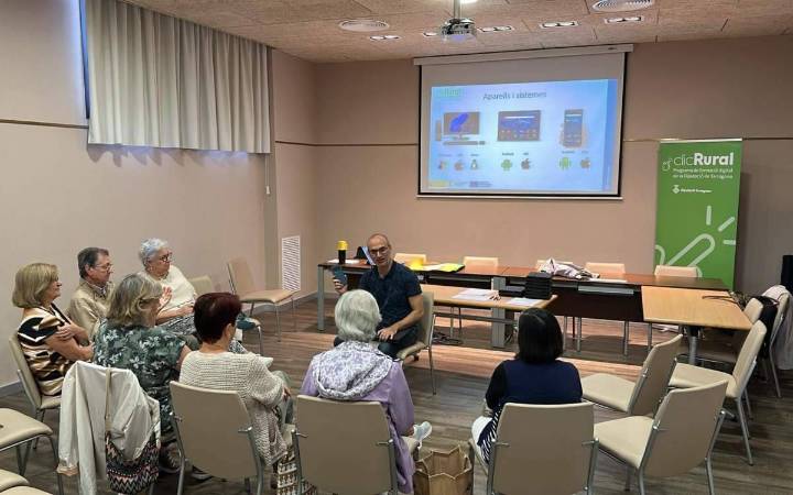 Arriba Clic Rural, un programa de formació digital per a municipis de menys de 5.000 habitants