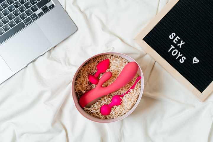 13 Best Cam Sites for Free and Paid Live Sex Shows and Camgirls