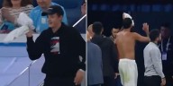 Lo expulsaron, le regaló la camiseta a un hincha, pero el VAR rectificó y tuvo que pedírsela: la insólita escena en el fútbol ruso
