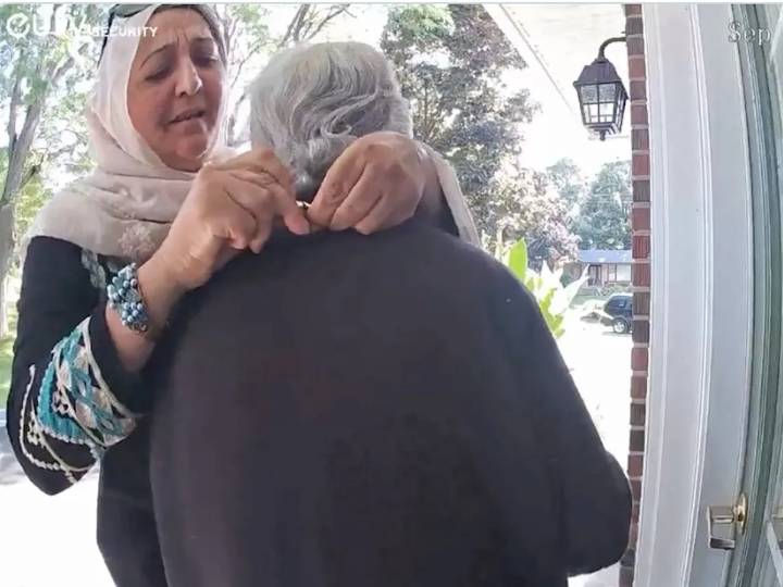 Video shows Ontario senior being robbed in broad daylight at her home