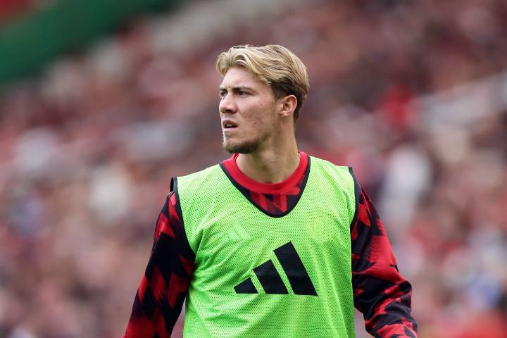 Rasmus Hojlund completes loan move from Manchester United to Napoli