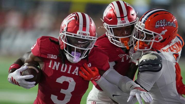 No. 19 Indiana takes control quickly and overwhelms No. 9 Illinois in 63