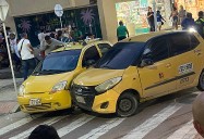 Choque de taxis dejó daños materiales en el Centro