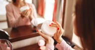 Sanidad retira tres cremas cosméticas del mercado por posibles riesgos para la salud