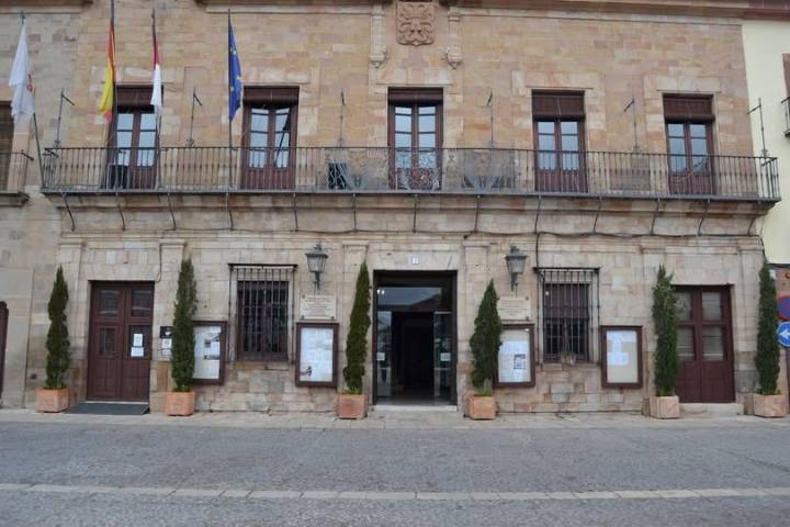 Reconocen legado de Mauricio Fernández en España