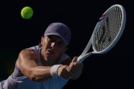 Swiatek wins 400th career match, advances to China Open fourth round