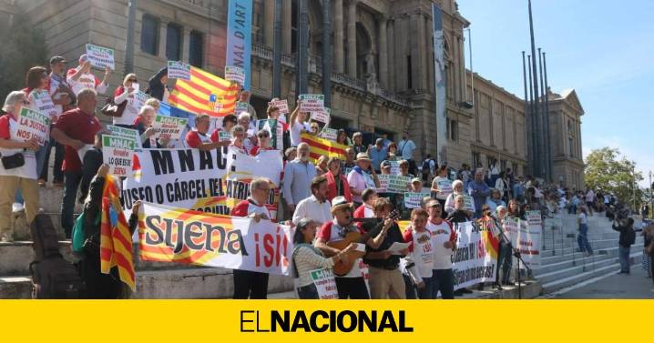 La protesta aragonesa en el MNAC por las pinturas de Sijena pincha: asisten una cincuentena de personas