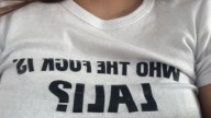 Joven denunció que fue golpeada en el tren por llevar una remera de Lali: su relato