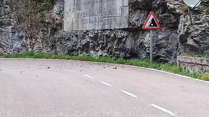 Aumentan los pinchazos en los vehículos de transporte pesado que transitan por la carretera del Pontón, en Ponga