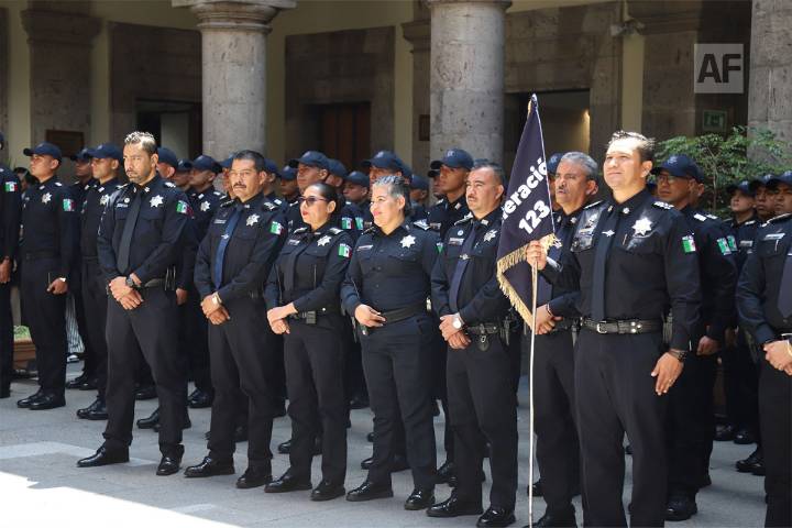 Se gradúan 73 nuevos policías en Guadalajara; refuerzan vigilancia y atención a turistas con idioma inglés