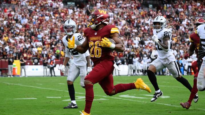 Marcus Mariota and a reconfigured Commanders offense run past the Raiders 41