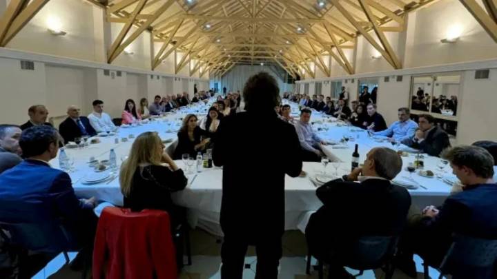 Milei se mostró en modo jefe de campaña y arengó a sus candidatos de cara a los comicios legislativos