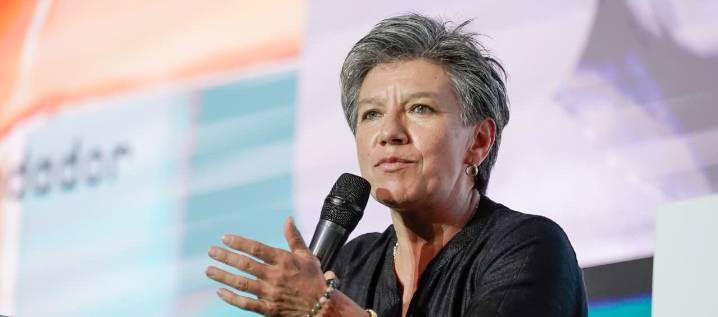 Hacer más costoso uso del efectivo que la transacción digital, propuesta de precandidatos
