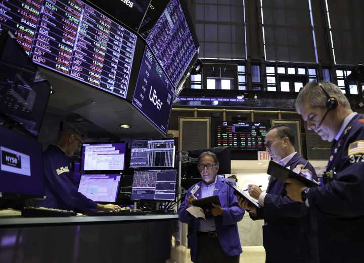 Crisis financiera: las acciones y bonos argentinos operaron con pérdidas y el Riesgo País subió un 9,3%