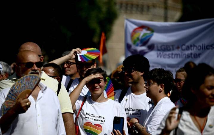 Lesbian family enter Vatican as part of LGBTQ+ jubilee pilgrimage