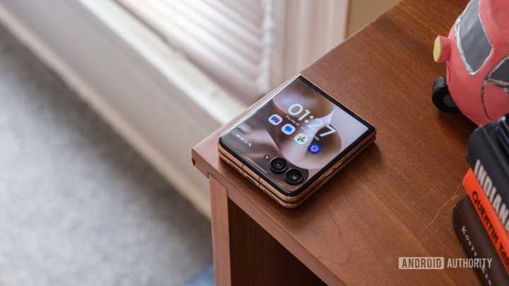 Deal: The Motorola Razr Ultra comes with a free 1TB storage upgrade and smartwatch!