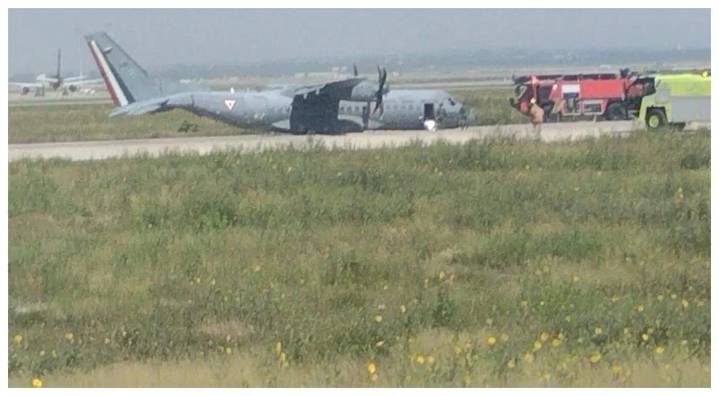 Avión CASA C-295M de la Fuerza Aérea Mexicana aterriza de emergencia en el AIFA