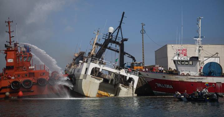 Lucha titánica para evitar que el buque Awadi se hunda en el mar con 20 toneladas de gasóleo