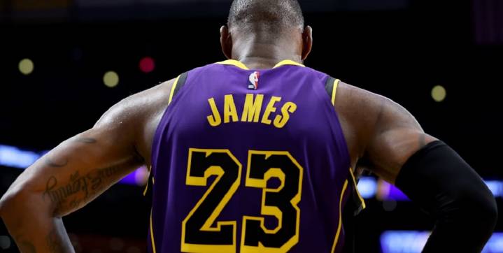 LeBron va por su temporada 23