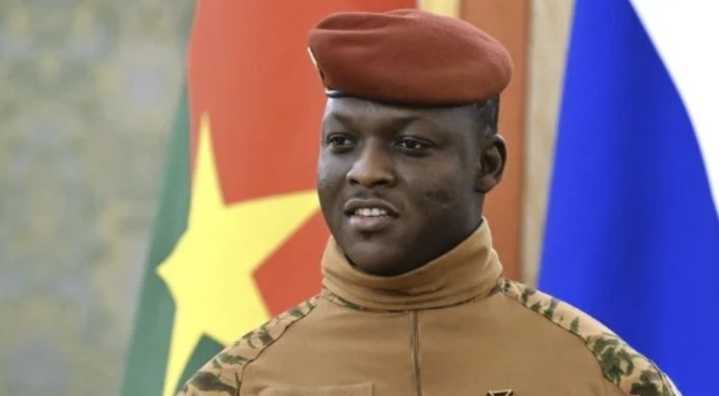 Burkina Faso prohíbe la homosexualidad con penas de prisión y multas para los infractores