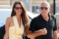 10 vestidos de Zara y Mango que parecen sacados del armario de Amal Clooney: elegantes, originales y sofisticados
