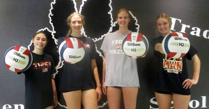 Suburban Life volleyball notebook: Twins Katie, Zoe Dragas help bring together Wheaton Warrenville South group