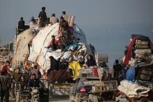 Israeli tanks, jets bombard Gaza City as Palestinians flee