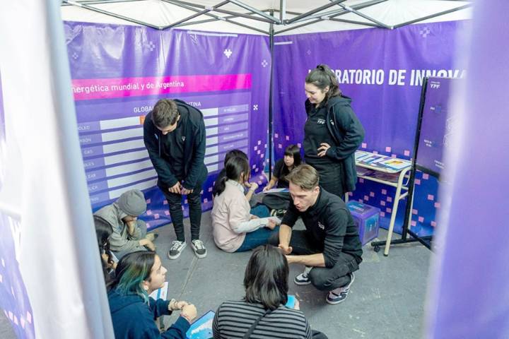 “Sala de escape YPF” llegó a escuelas de Ushuaia