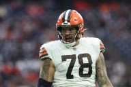 Browns' Jack Conklin Exits Game With Apparent Eye Injury