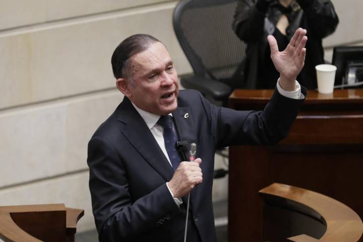 Expresidente del Senado colombiano anuncia que aspirará a la Presidencia en...