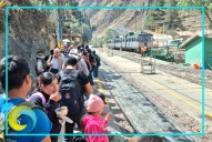 Al menos 17 heridos y turistas afectados dejan protestas en la vía del tren a Machu Picchu