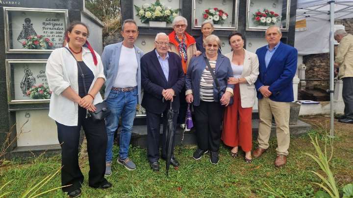 Exhumados los restos de seis víctimas del franquismo en la fosa de Carcéu, en Valdés