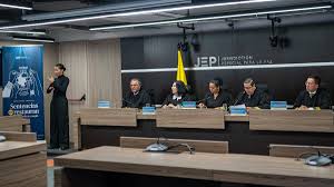 Colombia espera históricas sentencias de la JEP por los secuestros de las FARC y los “falsos positivos”