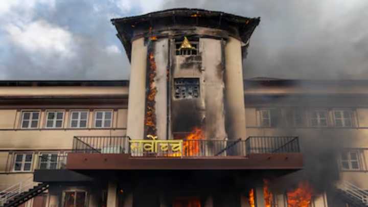 El dramático relato de una argentina varada en Nepal: "Incendiaron el hotel con lo nuestro adentro"