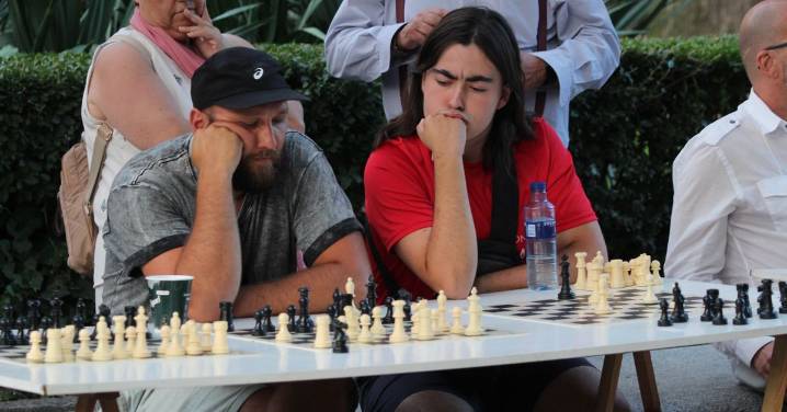 La Plaza de Anaya acoge la Feria del Ajedrez, con partidas simultáneas, cursillos y juegos para todas las edades