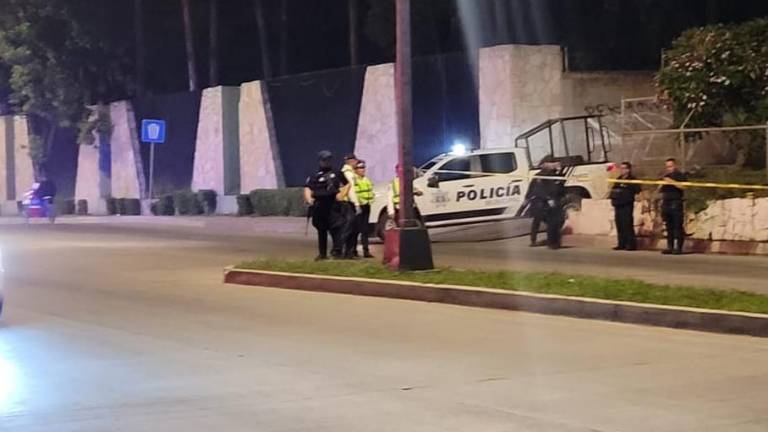Disparan contra motociclista cerca del cuartel militar de Mazatlán y muere en el hospital