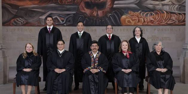 SCJN publica primera foto oficial con los nueve ministros electos