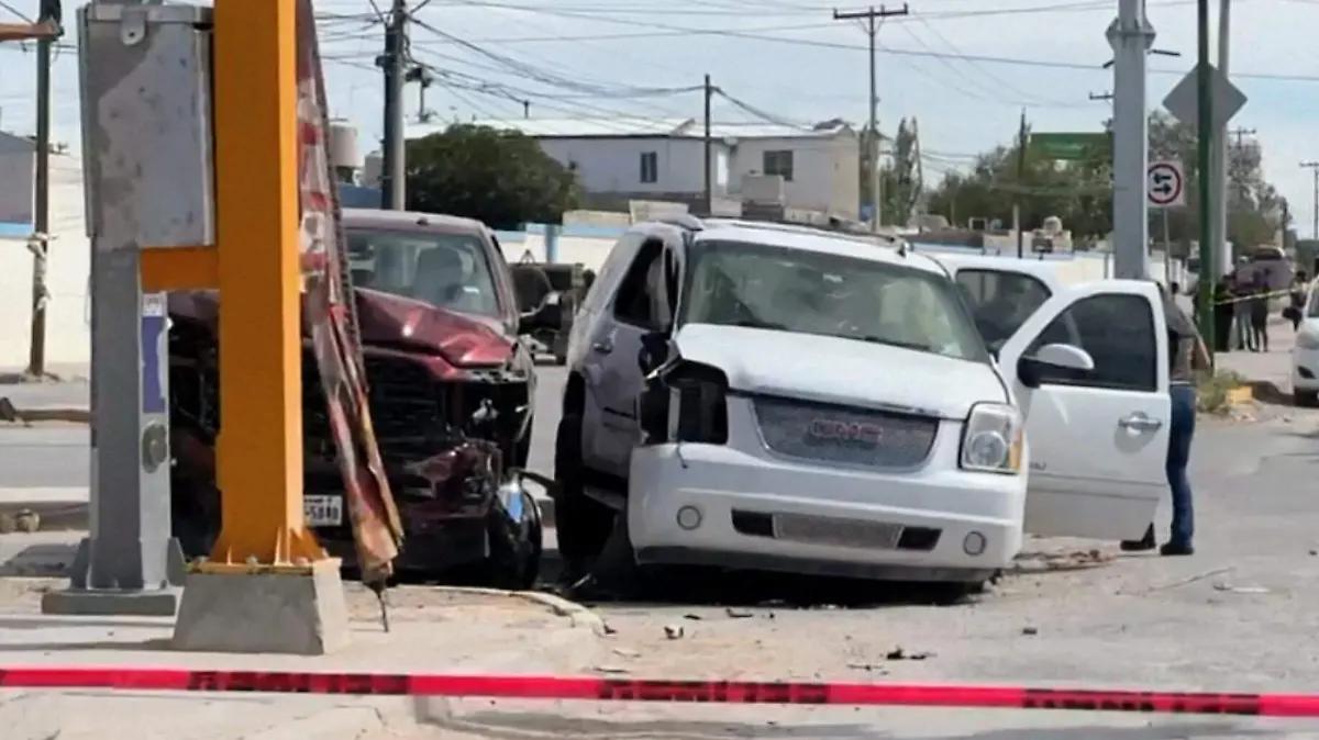 Agentes se movilizan en persecución tras secuestro de empresario en restaurante de Juárez