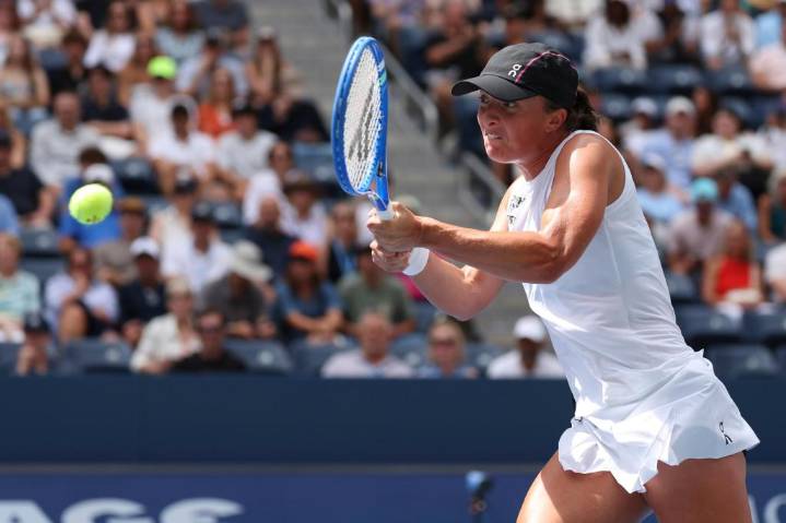 Naomi Osaka and Iga Swiatek roll into the quarterfinals at the US Open