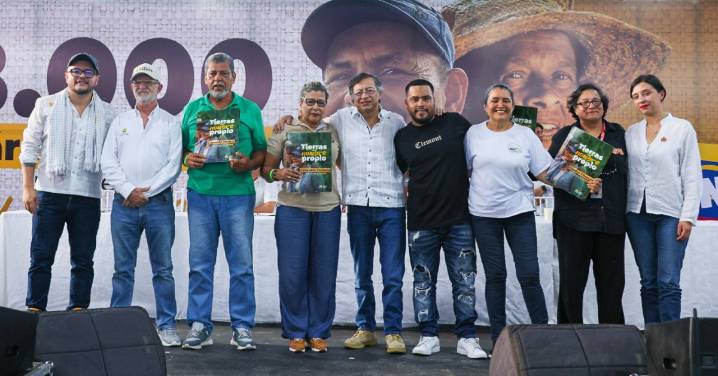 Entrega Gobierno colombiano 18 mil hectáreas de tierra a víctimas de la violencia