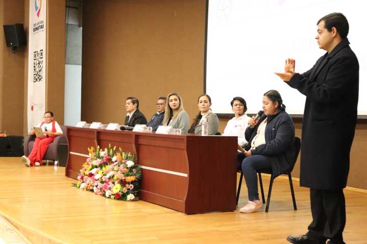 Imparten charla sobre inclusión y el empoderamiento femenino