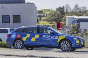 A New Zealand father who evaded authorities with his 3 children for years is shot dead by the police