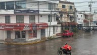Lluvia intensa sorprende en el centro de Culiacán mientras se combinan efectos de Lorena y el monzón