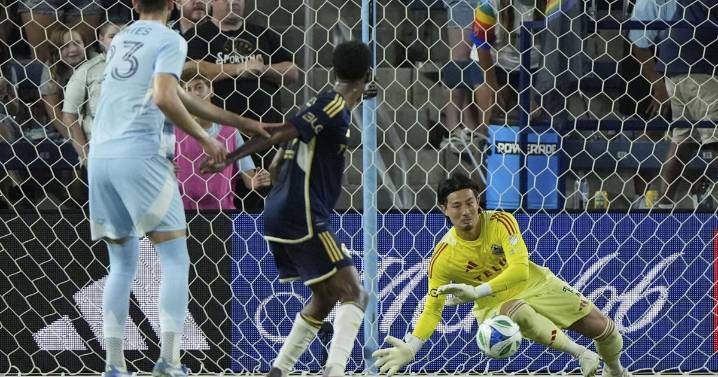 Trio leads Whitecaps to 2-0 victory over Sporting KC