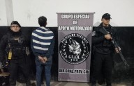 Lo vieron por cámaras de monitoreo tratando de abrir puertas de casas y autos