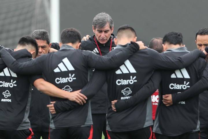 Perú recibe a Paraguay con el único aliciente de no concluir eliminatorias en último lugar