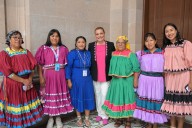 Reconoce Maru Campos a mujeres de los pueblos originarios de Chihuahua